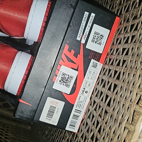 WMNS Air Jordan Retro High Satin Black Toe - Picture 3 of 14